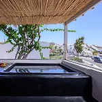 Sensia With Hot Tub And Caldera View